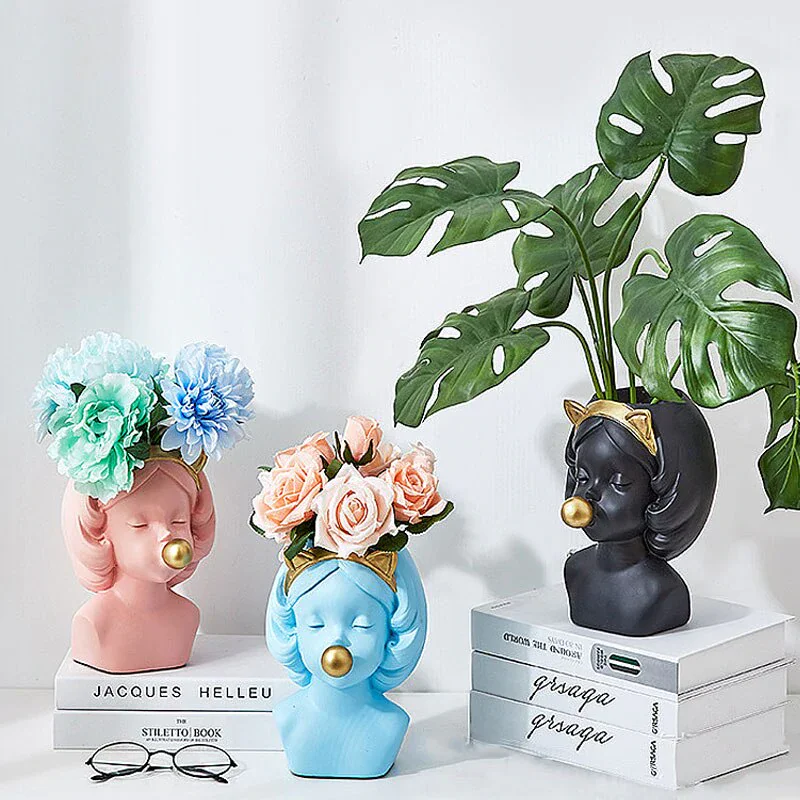 Maligna – Vase Sculpture