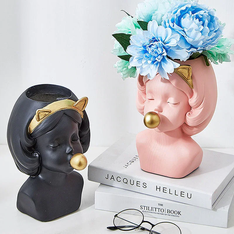 Maligna – Vase Sculpture